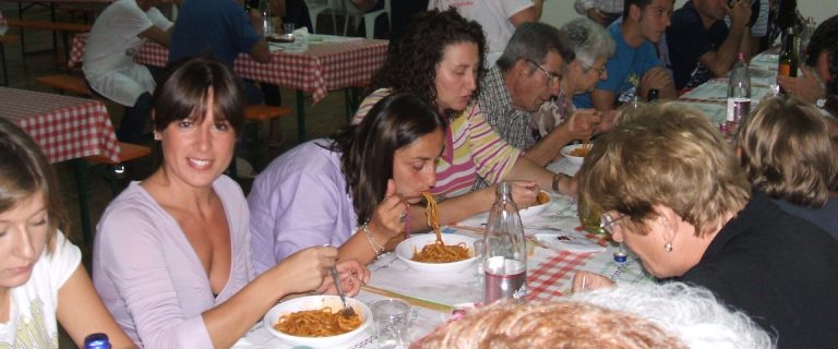 TUTTI A CENA DOPO L’ECOPASSEGGIATA E POI LA ….STAFFETTA?